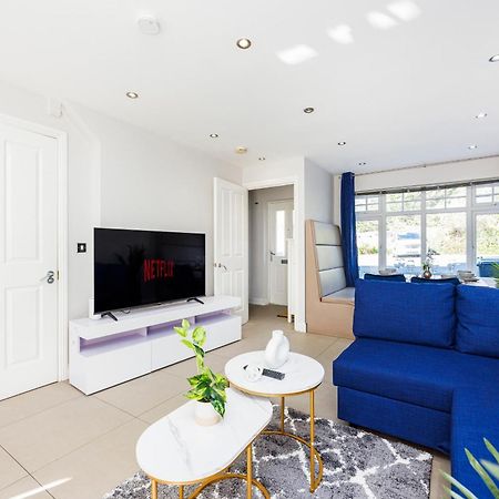 4 Bed Townhouse In Uxbridge Ideal For Families Or Contractors Hillingdon Exterior photo