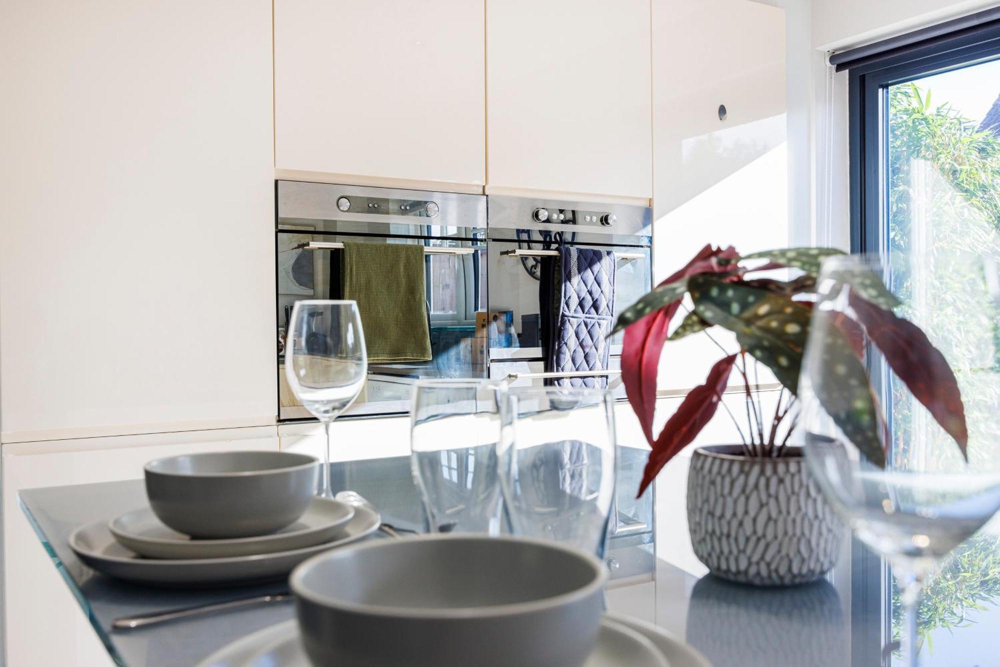 4 Bed Townhouse In Uxbridge Ideal For Families Or Contractors Hillingdon Exterior photo