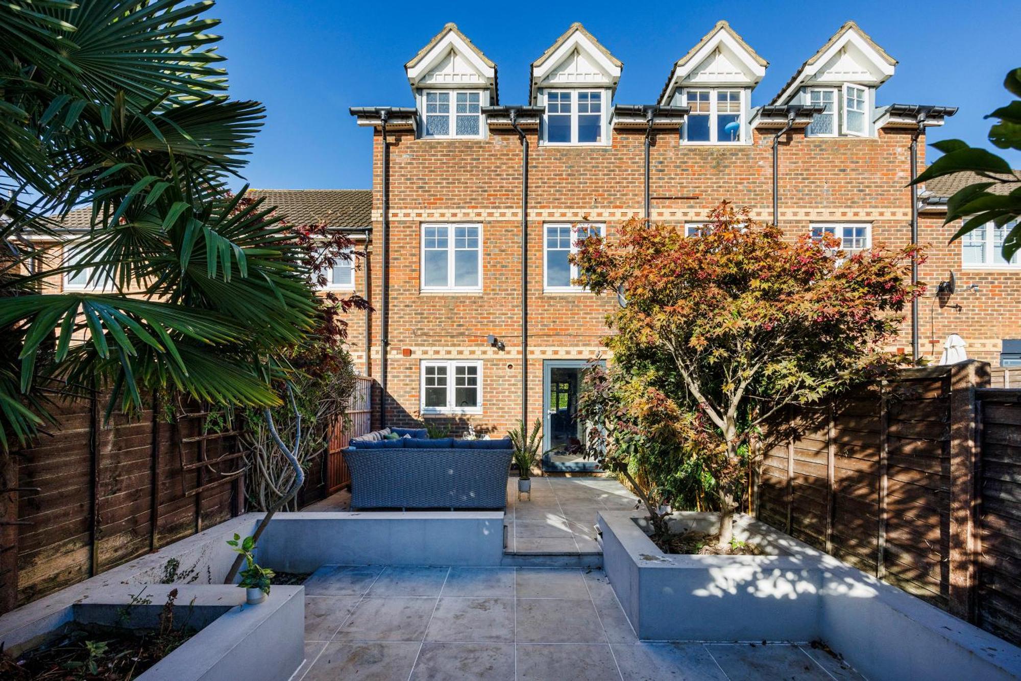 4 Bed Townhouse In Uxbridge Ideal For Families Or Contractors Hillingdon Exterior photo