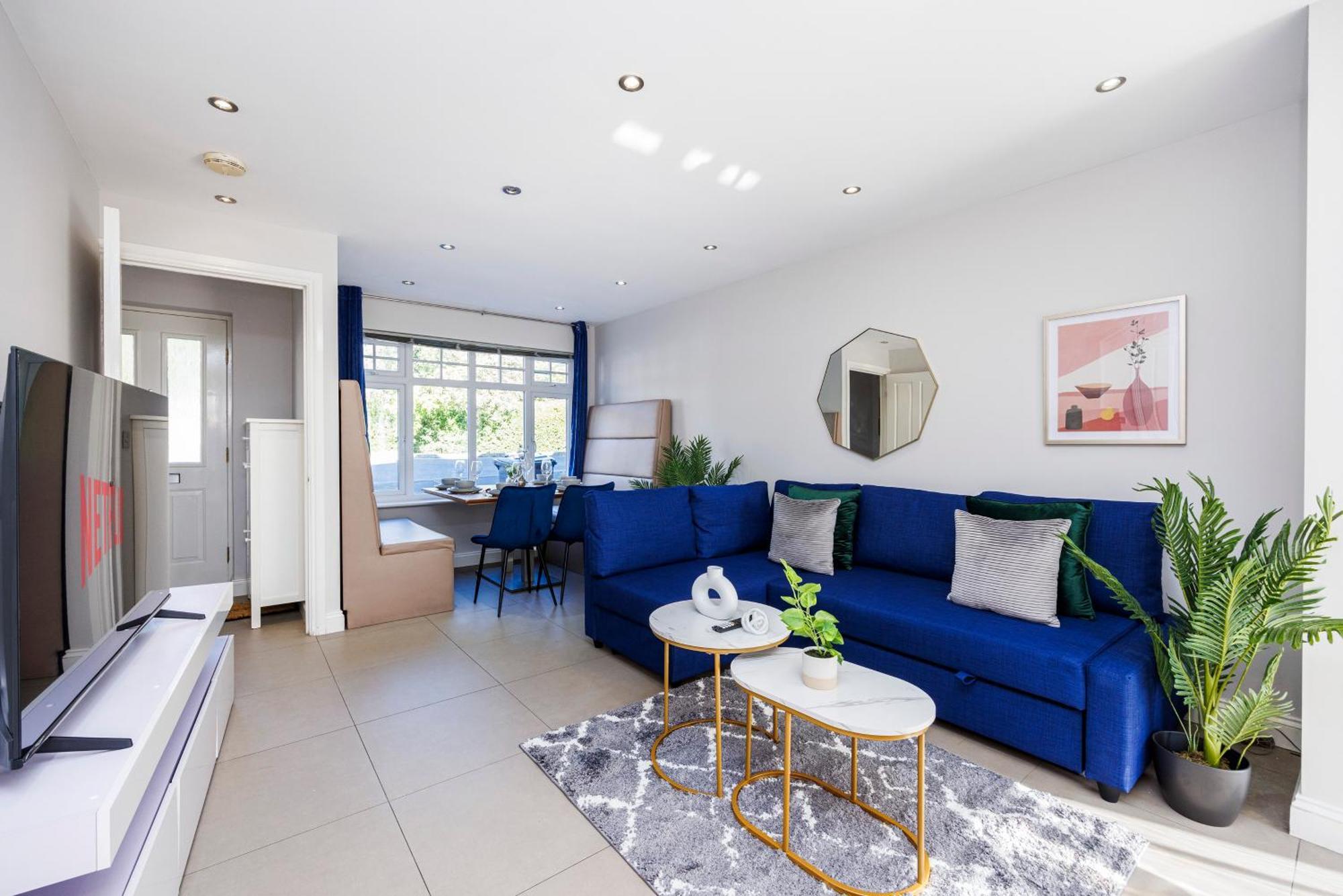 4 Bed Townhouse In Uxbridge Ideal For Families Or Contractors Hillingdon Exterior photo